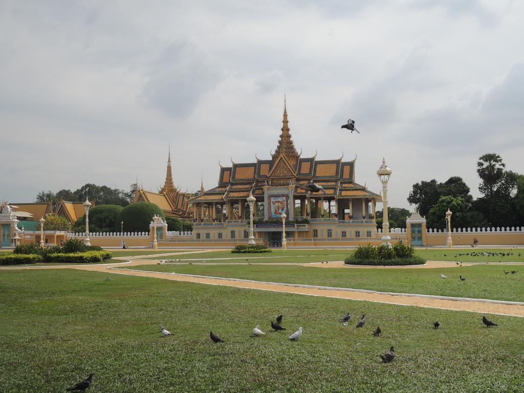 Number 9 Hotel Phnom Penh Exteriör bild