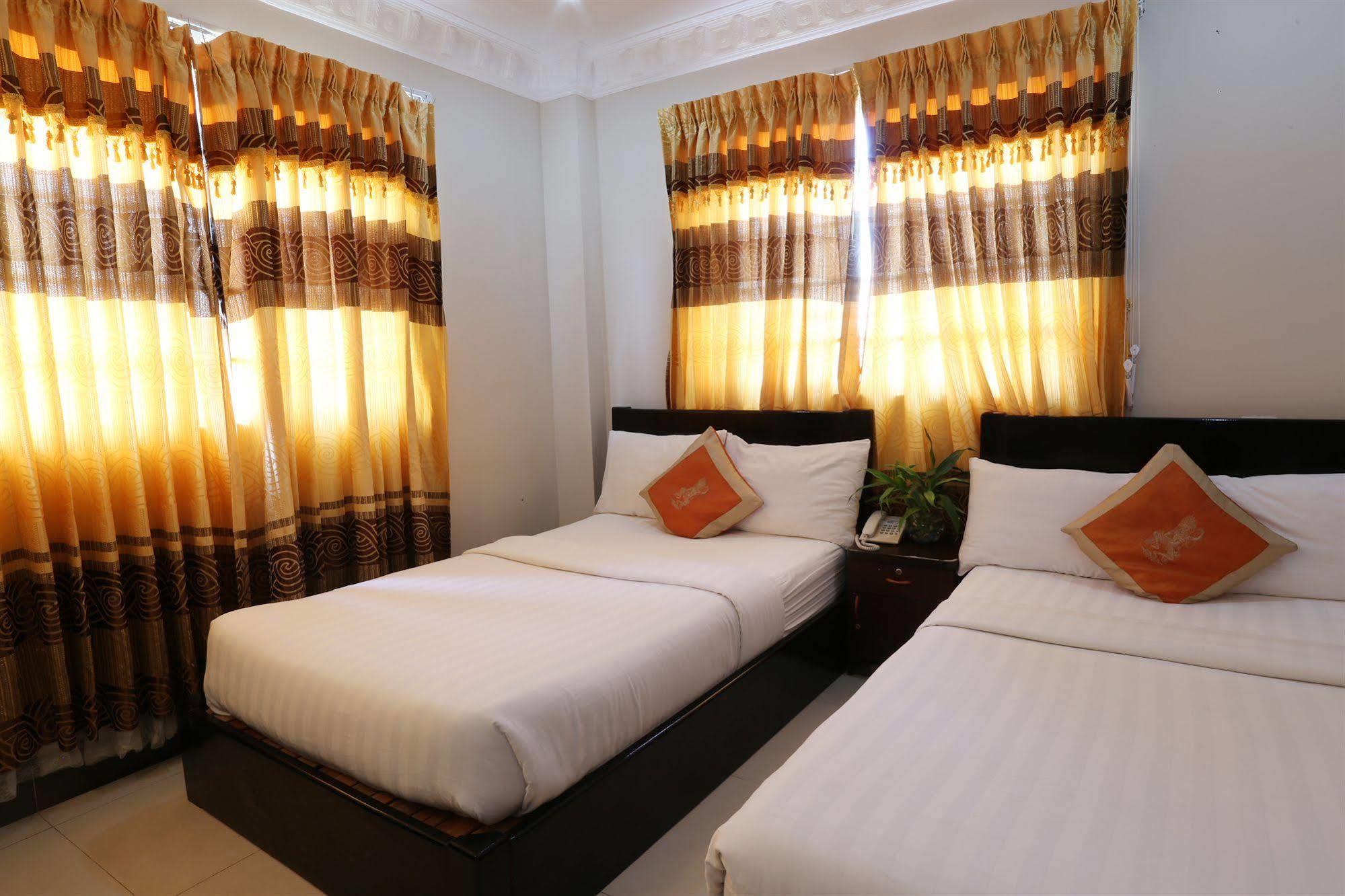 Number 9 Hotel Phnom Penh Exteriör bild