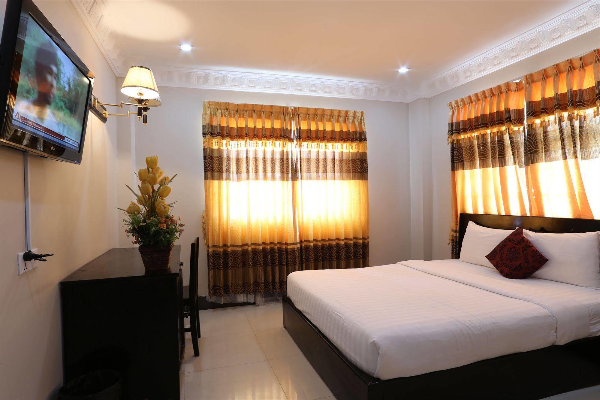 Number 9 Hotel Phnom Penh Exteriör bild